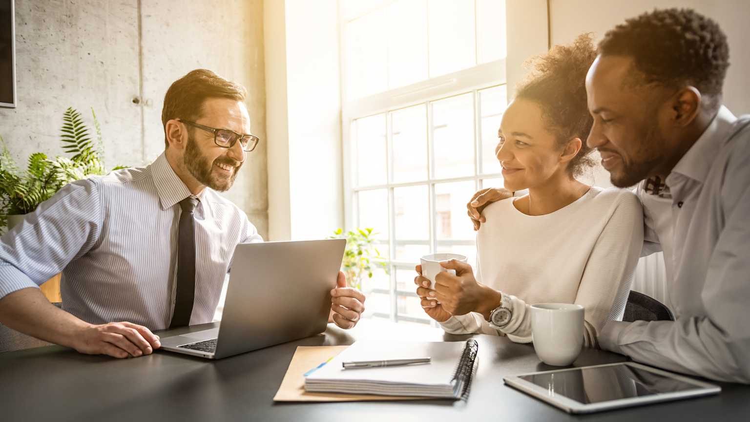 Insurance advisor discussing digital auto and home coverage options